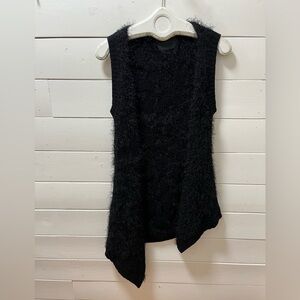 📍🖤GESTUZ – Black Fuzzy Knit Asymmetrical Sleeveless Top – Size S